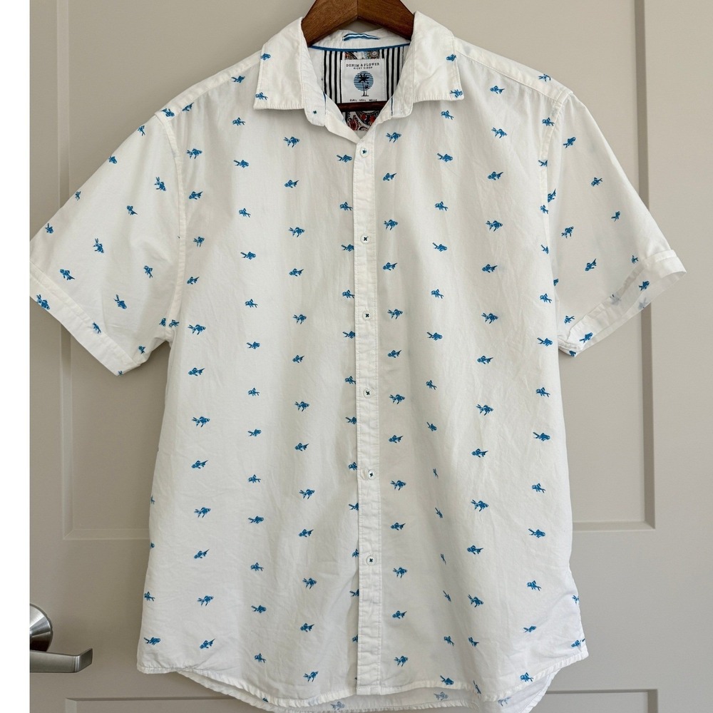 Denim and Flower Men's White Blue FISH Short Sleeve Button Up Shirt‎ Size Large